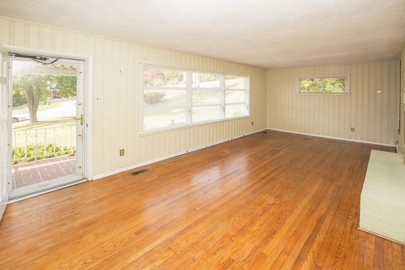 511 Crestwood Dr, Clinton, TN 37716