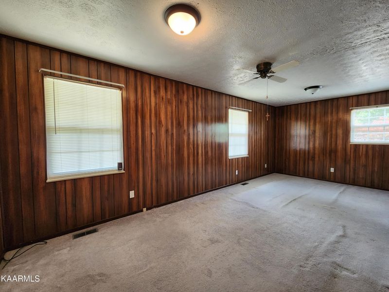 511 E Winchester Circle St, Rockwood, TN 37854