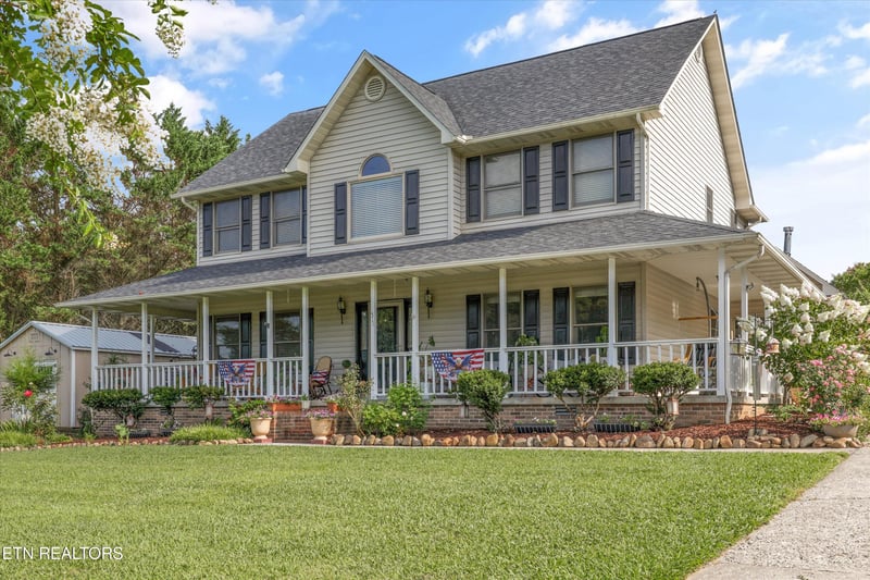 511 Mariner Point Dr, Clinton, TN 37716
