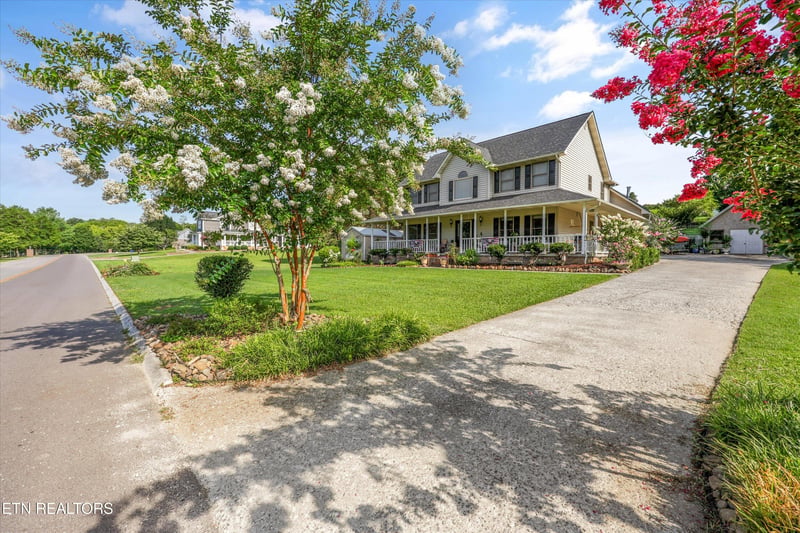 511 Mariner Point Dr, Clinton, TN 37716