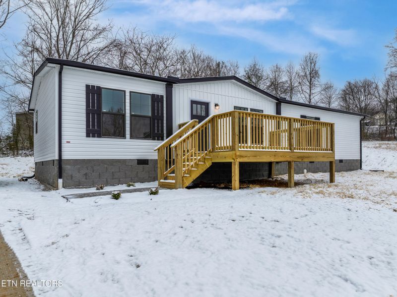 511 New Clear Branch Rd, Rocky Top, TN 37769