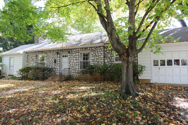 511 Wharf St, Loudon, TN 37774