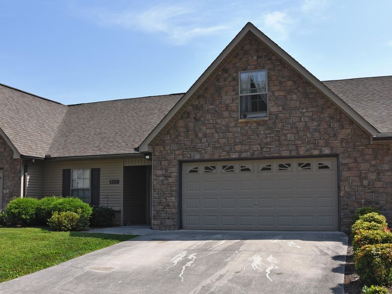 5111 Cates Bend Way, Powell, TN 37849