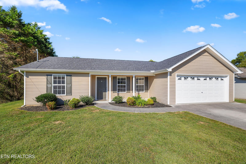 5111 Cattail Ln, Corryton, TN 37721