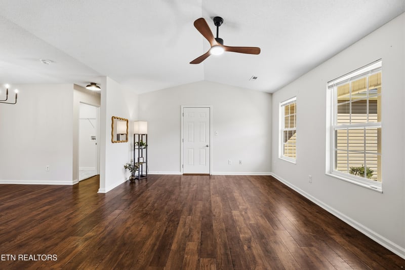 5111 Cattail Ln, Corryton, TN 37721