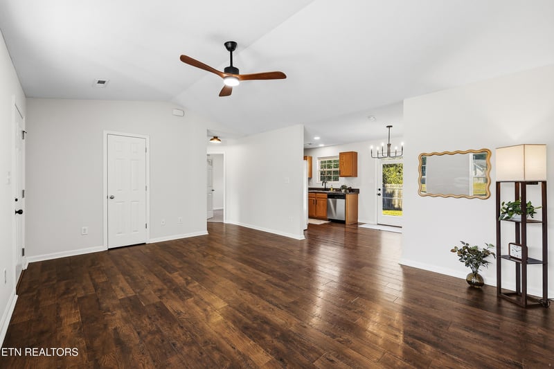 5111 Cattail Ln, Corryton, TN 37721