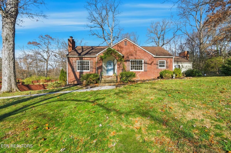 5111 E Sunset Rd, Knoxville, TN 37914