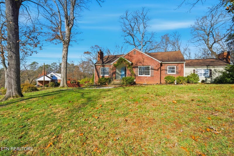 5111 E Sunset Rd, Knoxville, TN 37914