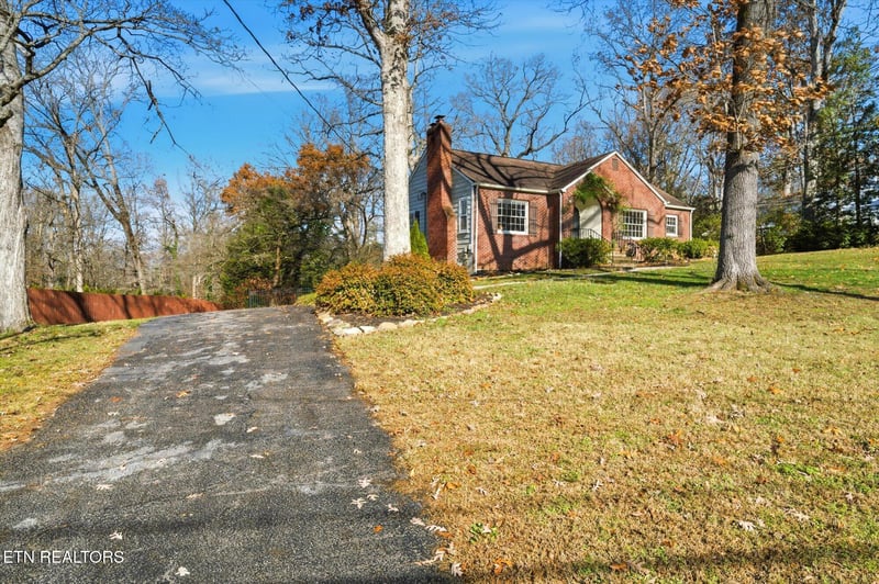 5111 E Sunset Rd, Knoxville, TN 37914