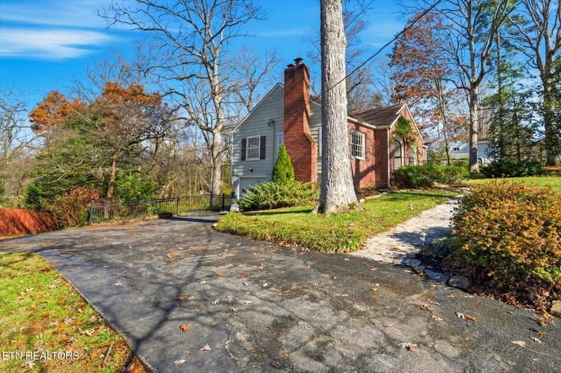 5111 E Sunset Rd, Knoxville, TN 37914