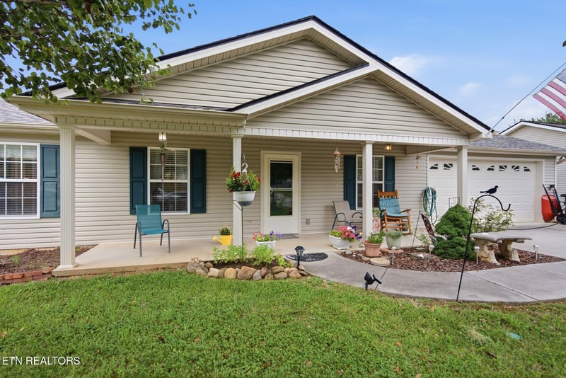 5115 Cedar Knoll Dr, Corryton, TN 37721