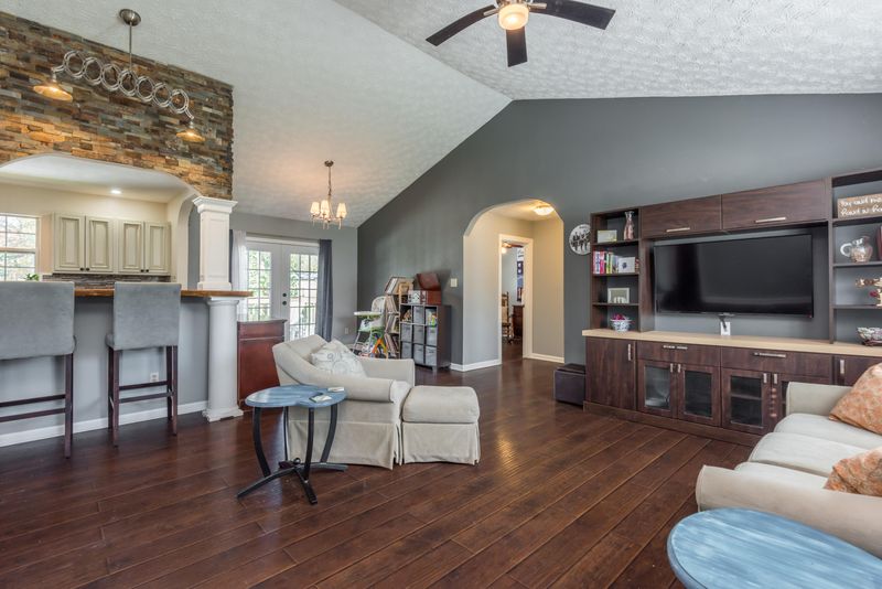 5116 Villa Rd, Knoxville, TN 37918
