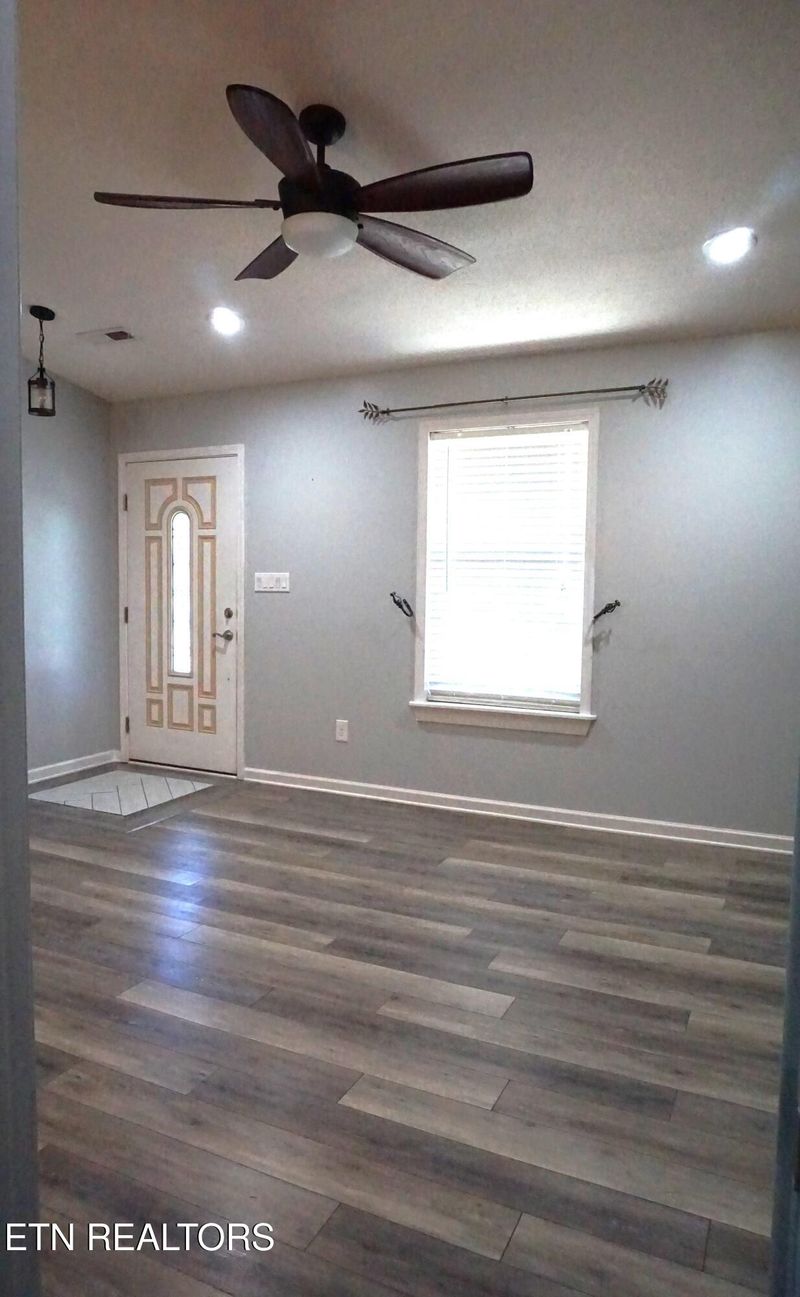5118 Cattail Ln, Corryton, TN 37721