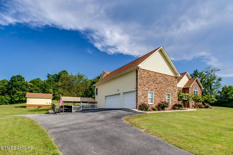 512 Caney Creek Rd, Harriman, TN 37748