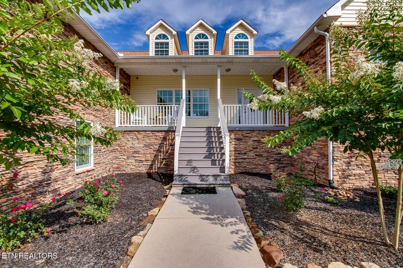 512 Caney Creek Rd, Harriman, TN 37748