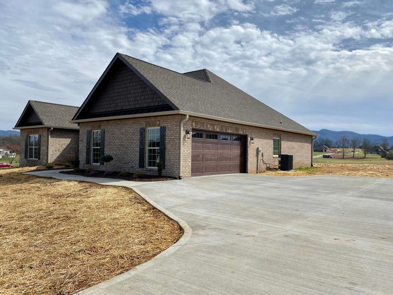 512 Doc Norton Rd, Walland, TN 37886
