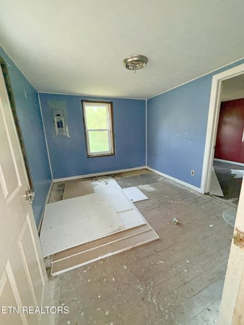 512 E Hemlock St, Lafollette, TN 37766