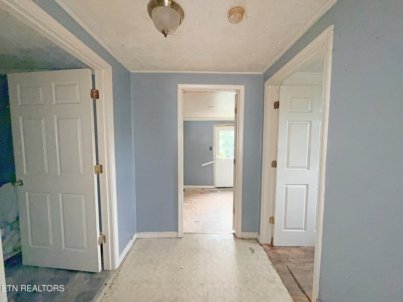 512 E Hemlock St, Lafollette, TN 37766