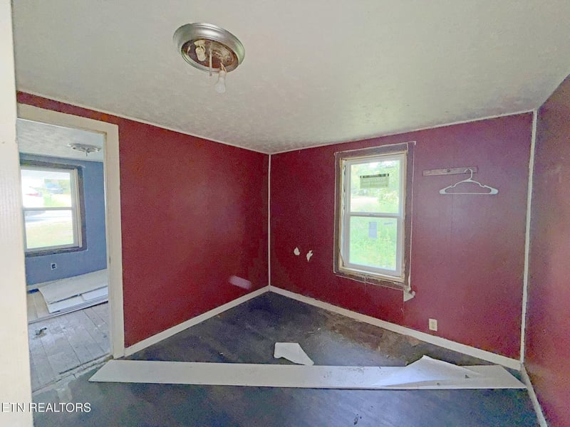512 E Hemlock St, Lafollette, TN 37766