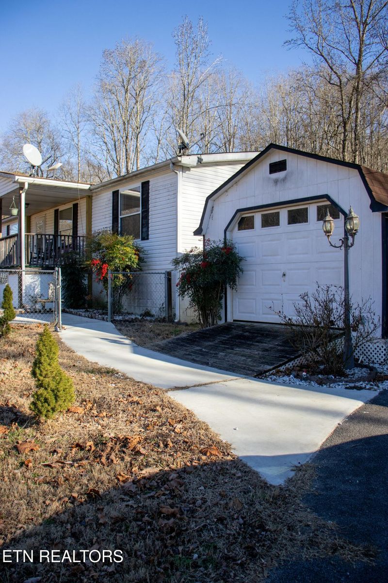 512 Edwards Ln, Rockwood, TN 37854