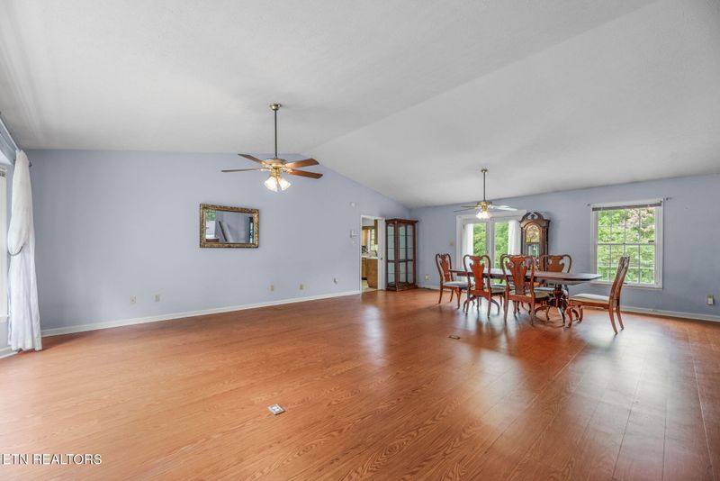512 Farmer Hollow Rd, Clinton, TN 37716