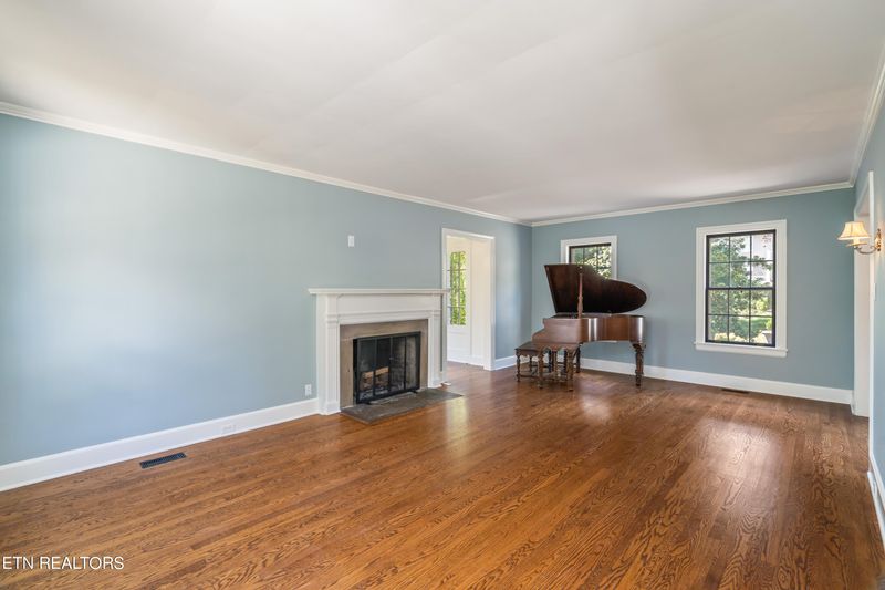 512 Forest Hills Blvd, Knoxville, TN 37919