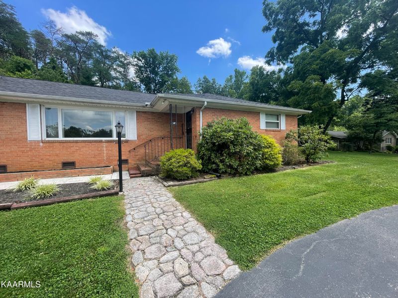 512 Irwin Dr, Powell, TN 37849