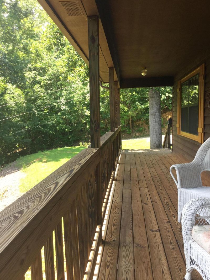 512 Lakeview Dr, Sharps Chapel, TN 37866