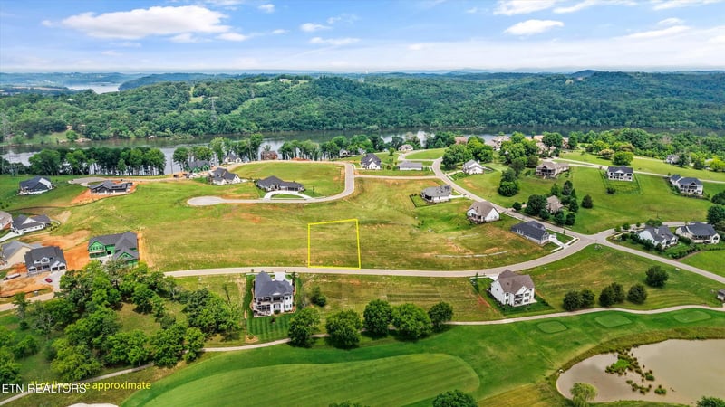 512 Mockingbird Ln, Loudon, TN 37774