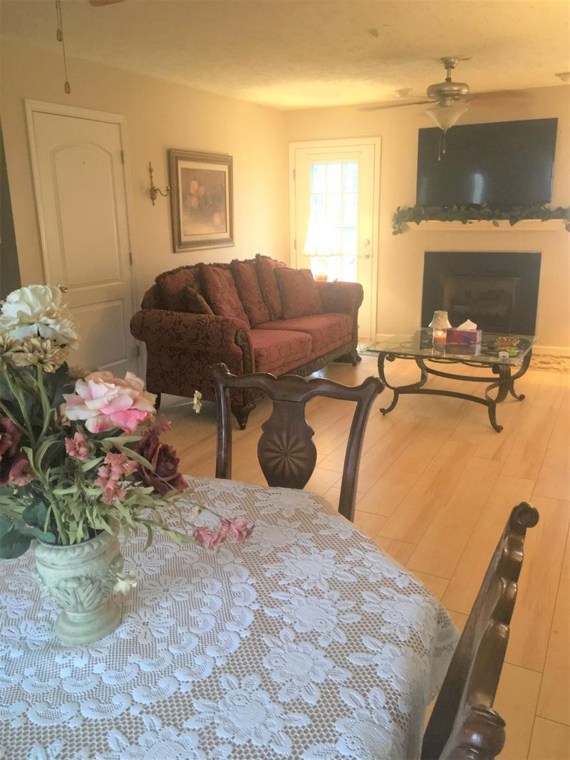 512 Oak Leaf Ln, Seymour, TN 37865