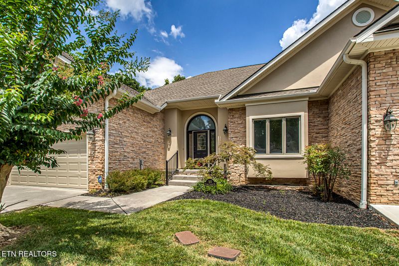 512 Tanasi Lagoon Dr, Loudon, TN 37774