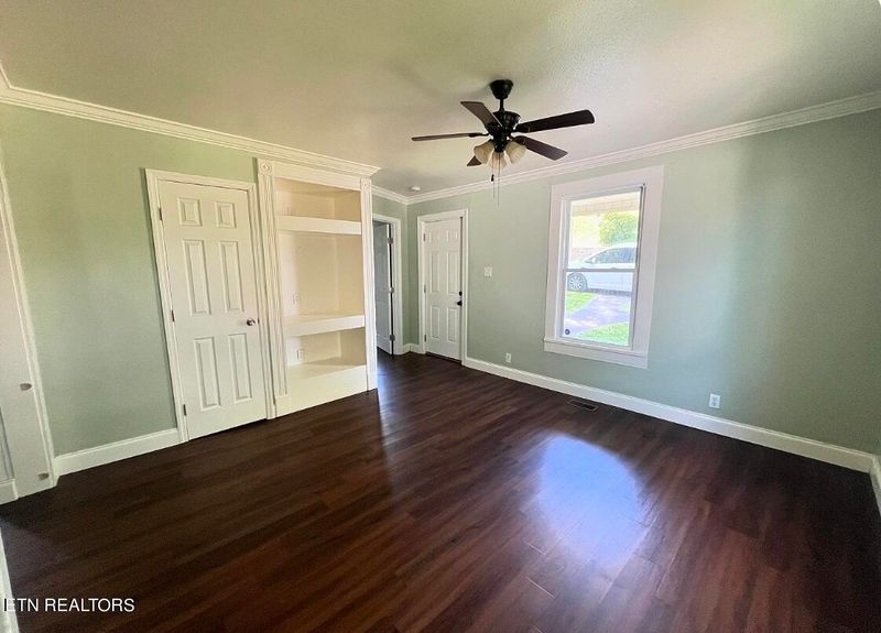 512 W 2nd Ave, Lenoir City, TN 37771