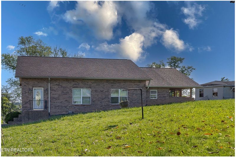 512 W 5th Ave, Lenoir City, TN 37771