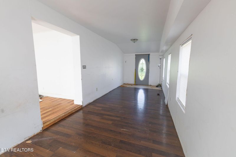 512 W 5th Ave, Lenoir City, TN 37771