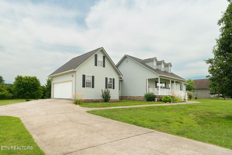 5120 Eagle Crossing Dr, Maryville, TN 37801