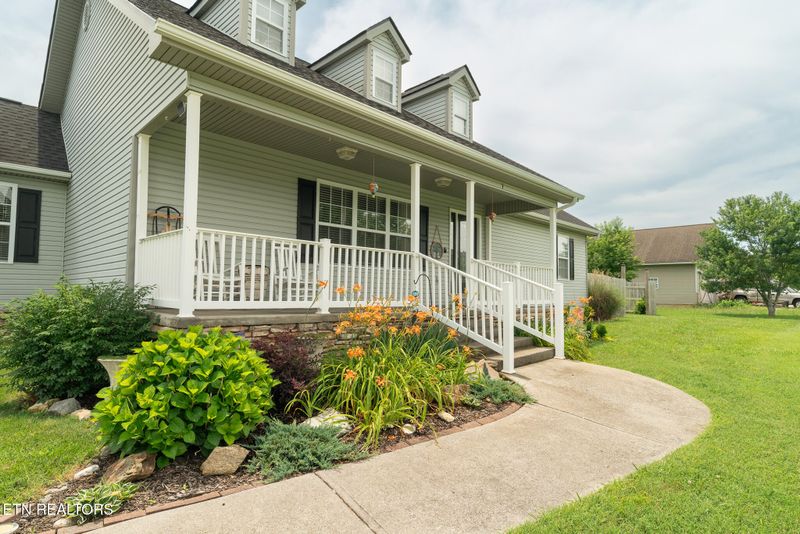 5120 Eagle Crossing Dr, Maryville, TN 37801