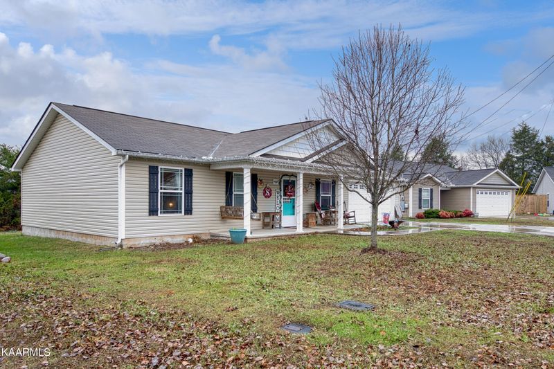 5121 Cedar Knoll Dr, Corryton, TN 37721