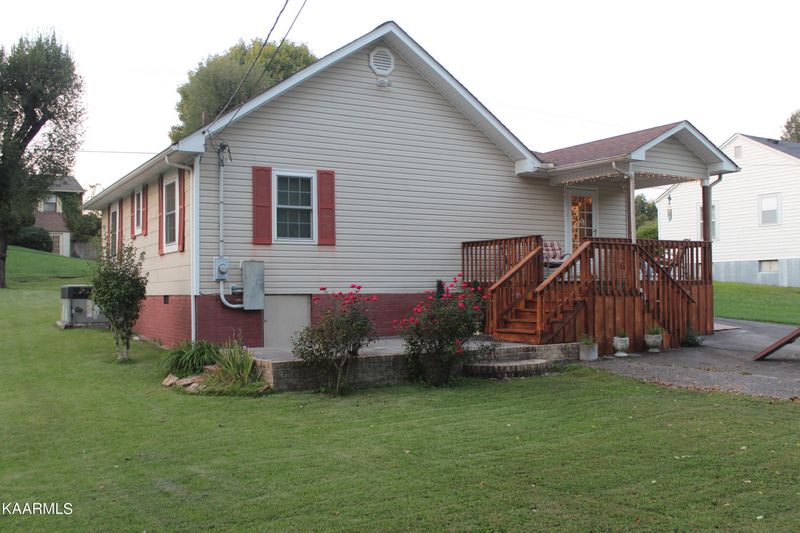 513 Cedar Springs Rd, Athens, TN 37303