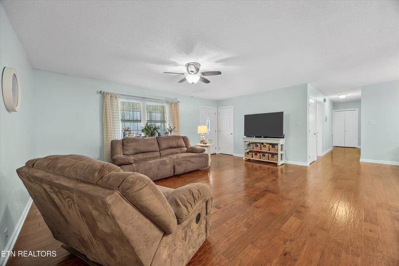 513 Hardin Rd, Kodak, TN 37764