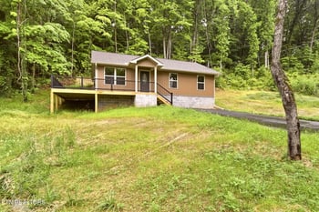 513 Hillcrest St, Clinton, TN 37716