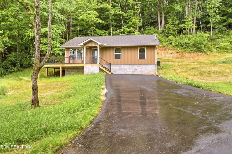 513 Hillcrest St, Clinton, TN 37716
