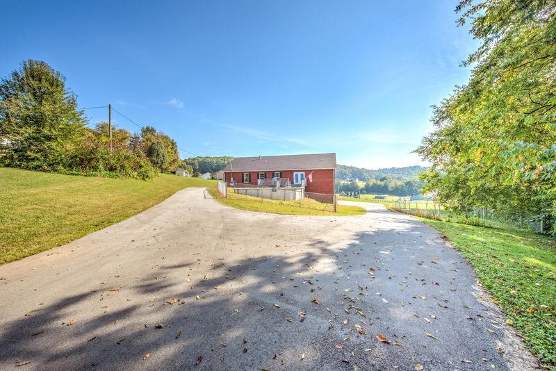 513 Laurel Rd, Clinton, TN 37716