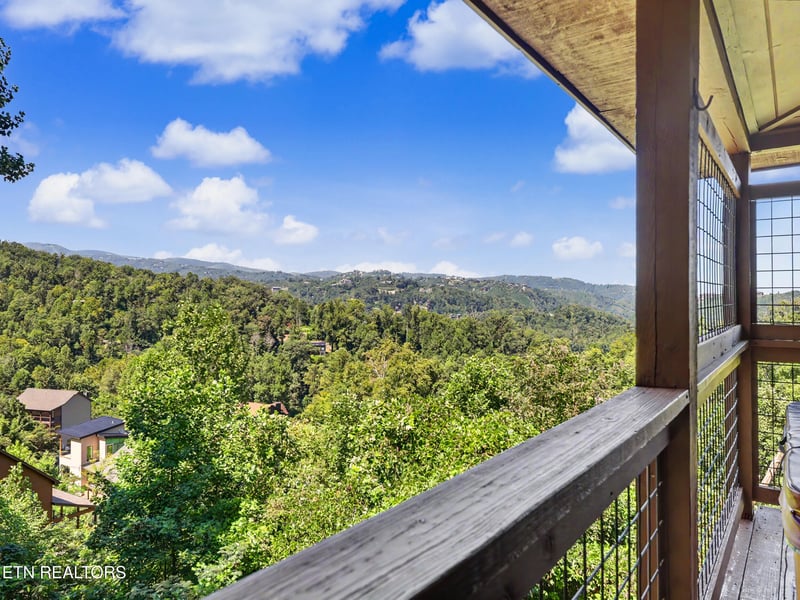 513 Parsons Branch Way, Gatlinburg, TN 37738