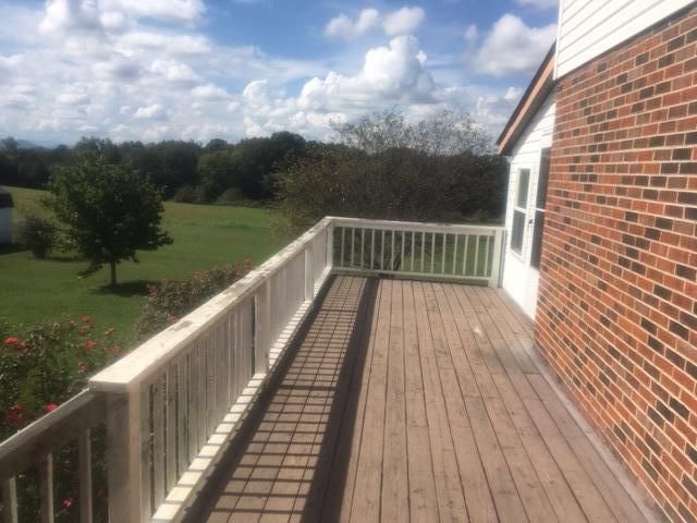 513 Smokey Mountain View Dr, Sevierville, TN 37876