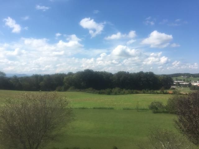 513 Smokey Mountain View Dr, Sevierville, TN 37876