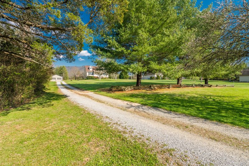 5130 Roberts Rd, Corryton, TN 37721