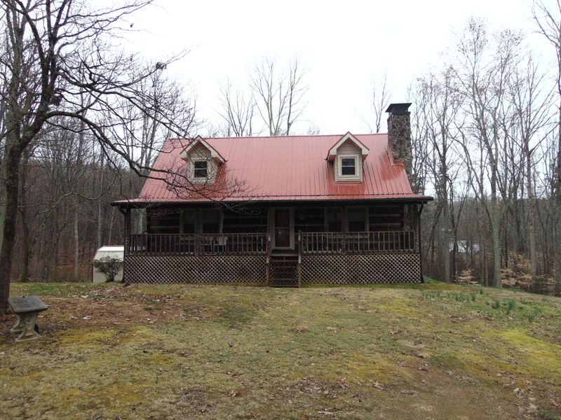 5136 Day Dr, Strawberry Plains, TN 37871