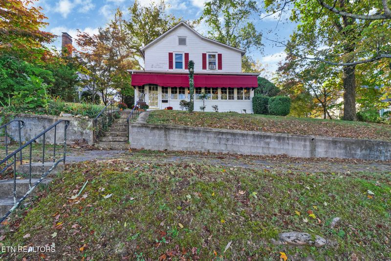 514 Clinton St, Harriman, TN 37748