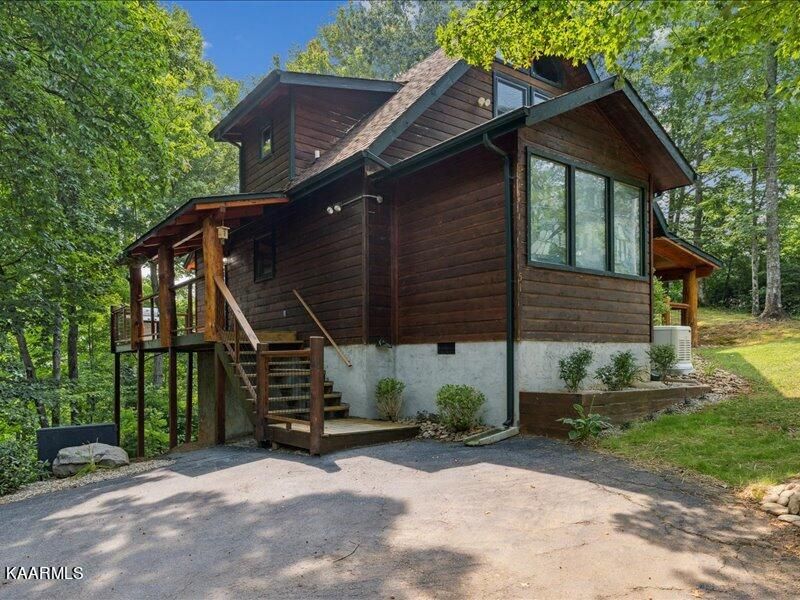 514 Deer Path Ln, Gatlinburg, TN 37738