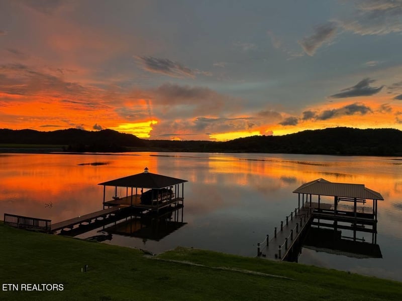514 Emory River Rd, Harriman, TN 37748